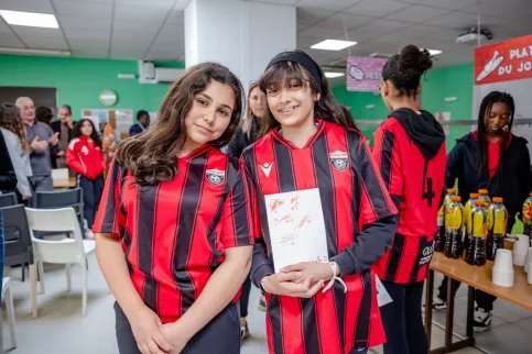 Les élèves de Vitagliano avec l'autographe des Marseillaises